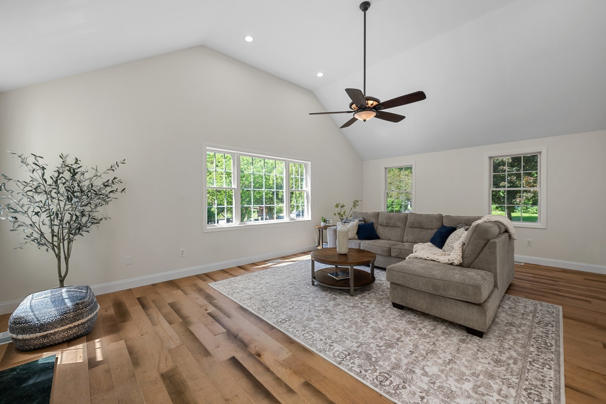 128 Memorial Dr — photo