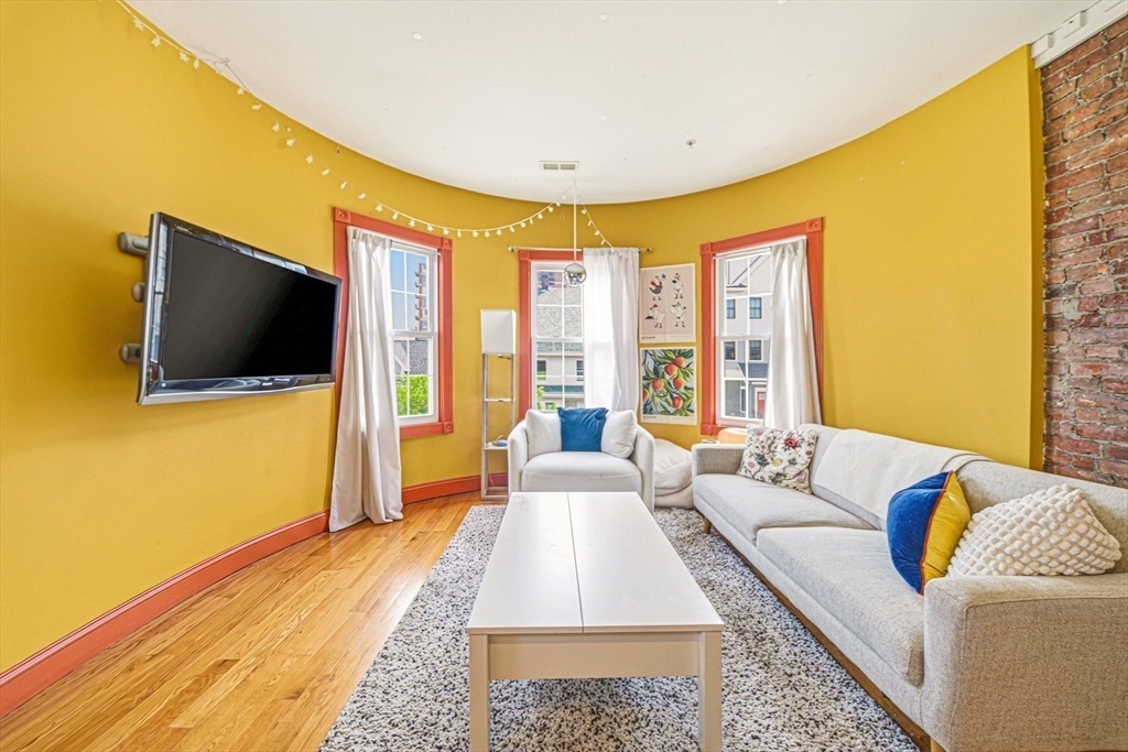12-14 Everett St #202 — photo