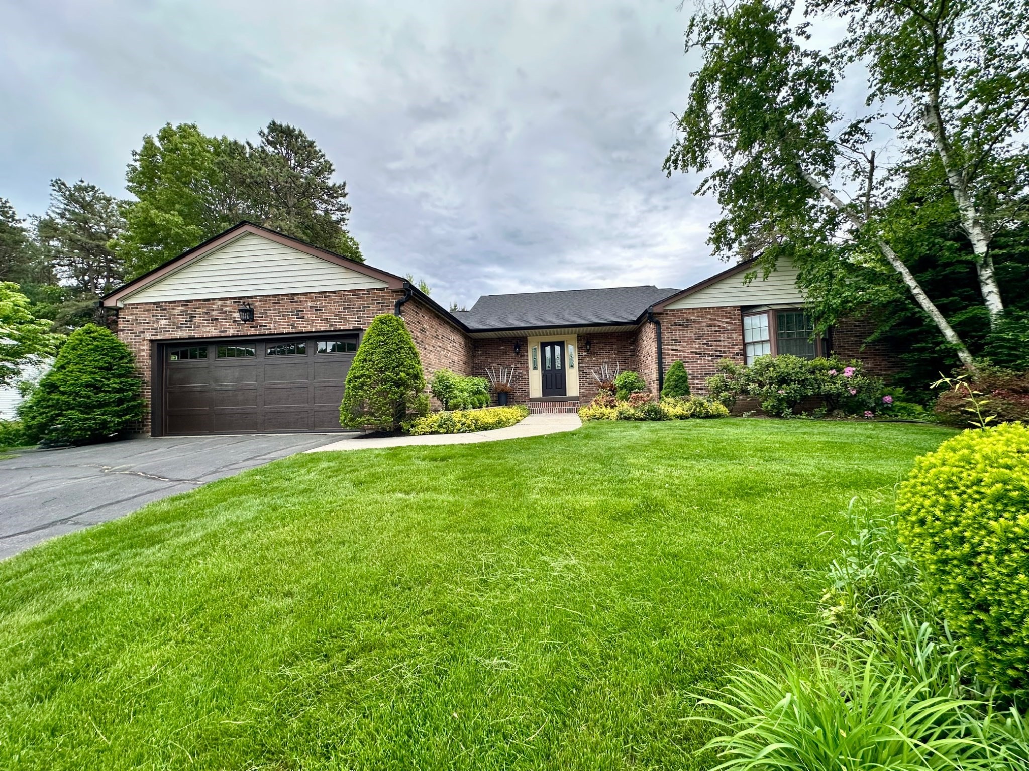 608 Pinewood Dr — photo