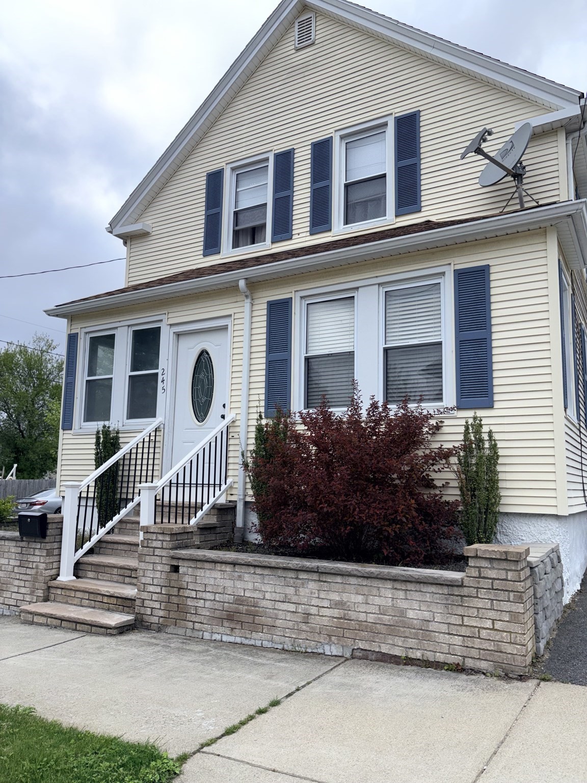 245 Clifford St — photo