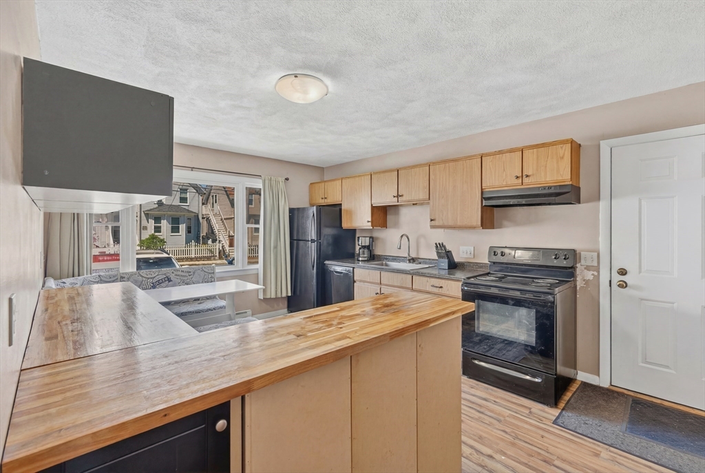 157 Maplewood Ave — photo