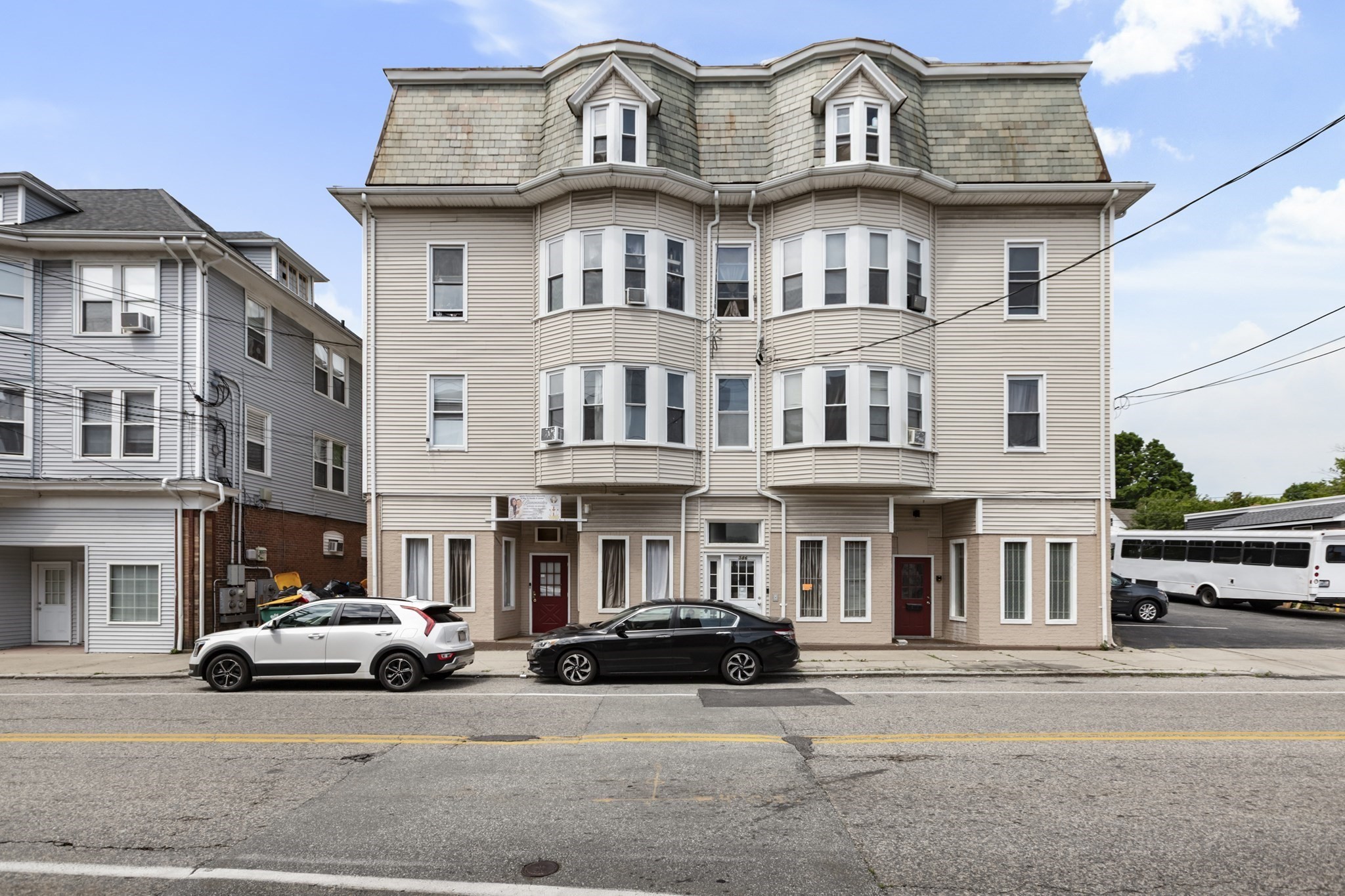 584 N Main St — photo