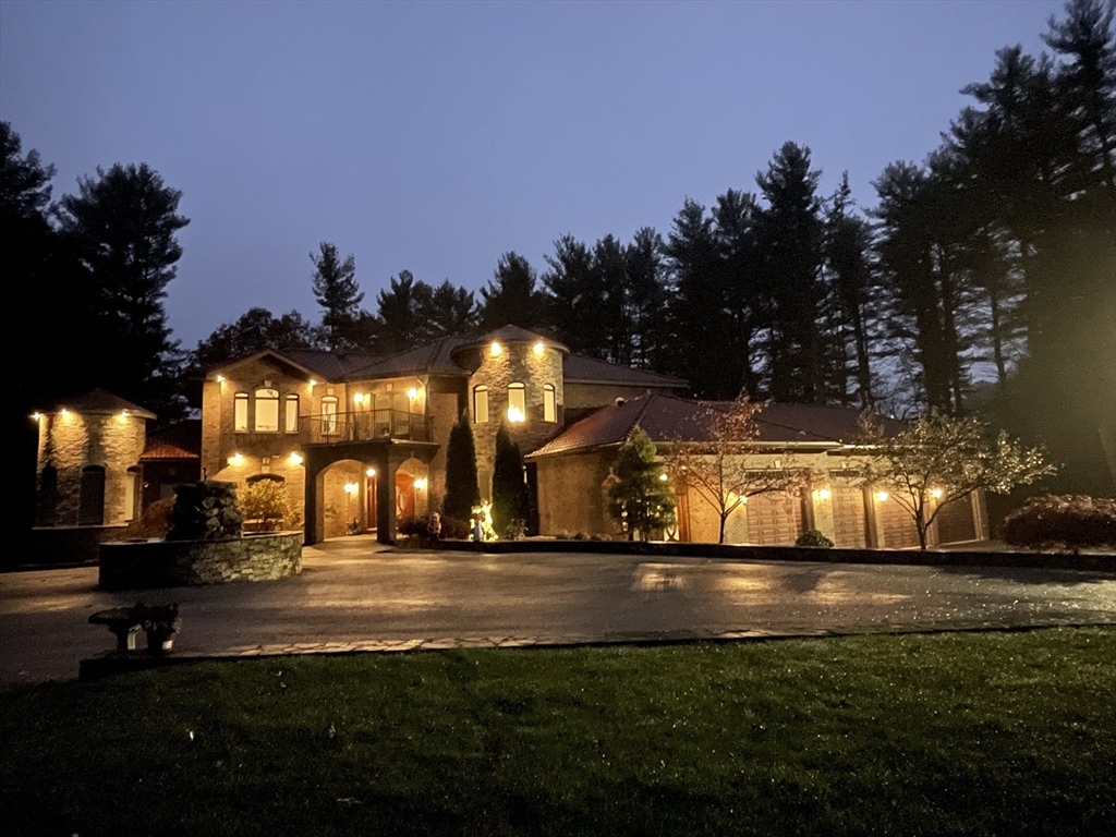 8 Janice Ave — photo