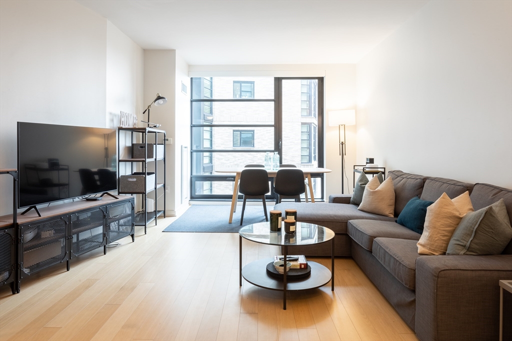 580 Washington St #1414 — photo