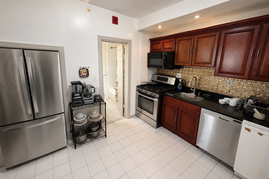 285 Lynn Shore Dr # 101 — photo