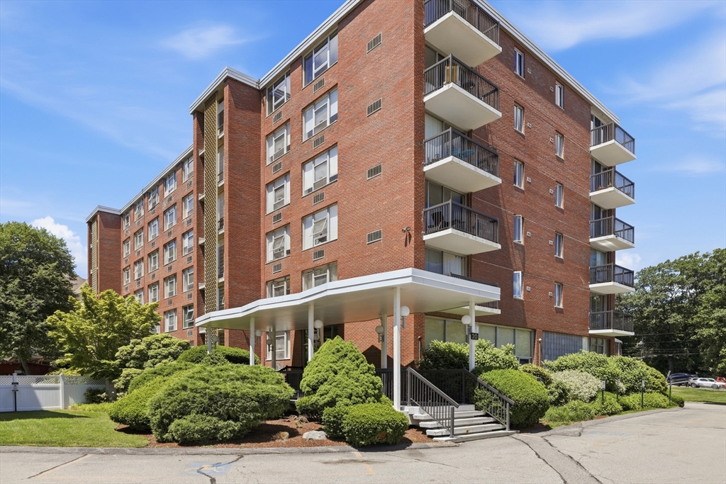 20 Hammond Pond Pkway #201 — photo