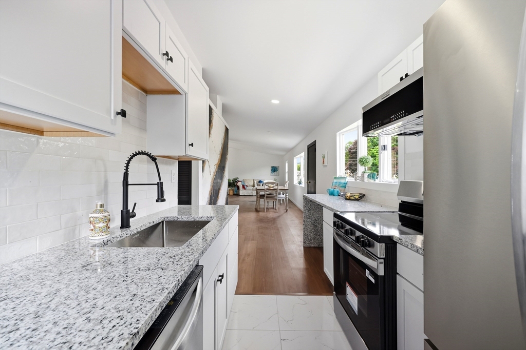 37 Sun Valley Road, Holyoke, MA 01040