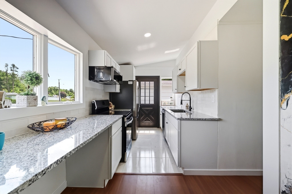 37 Sun Valley Road, Holyoke, MA 01040 — photo 3