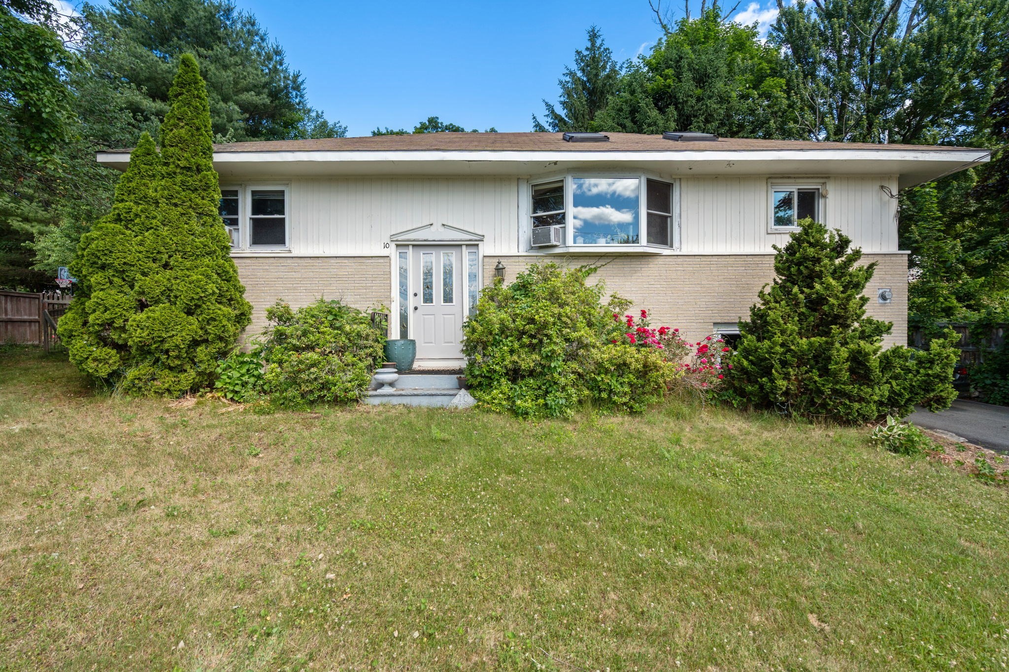 10 Hopkinton Road, Upton, MA 01568