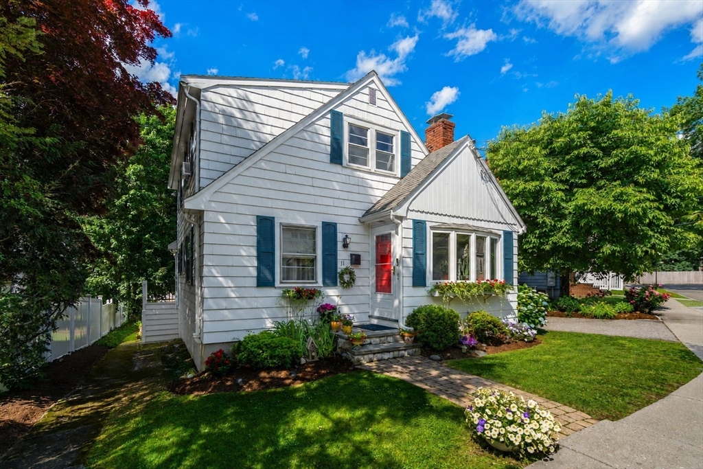 11 Country Road, Brookline, MA 02467