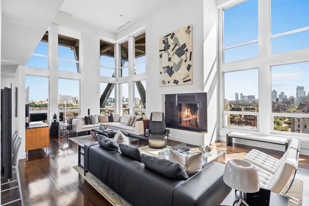 360 Newbury Street # 810 — photo