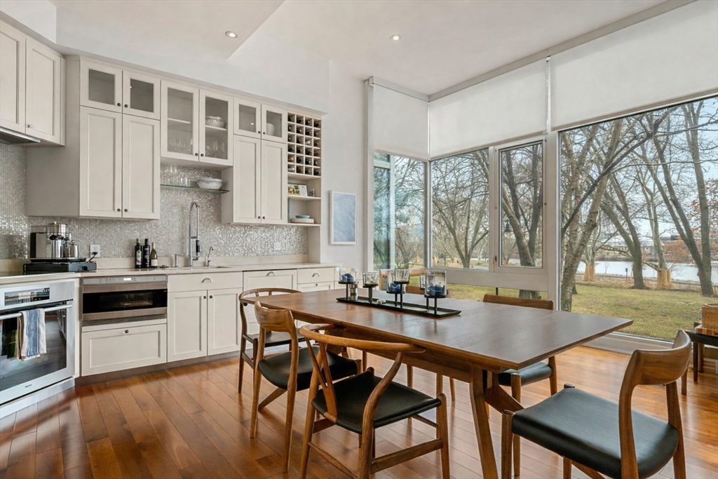 975 Memorial Drive #210 — photo