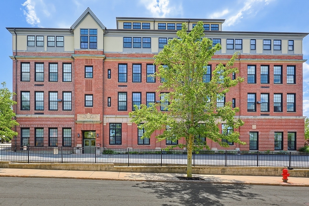 72 Ashland St #408 — photo