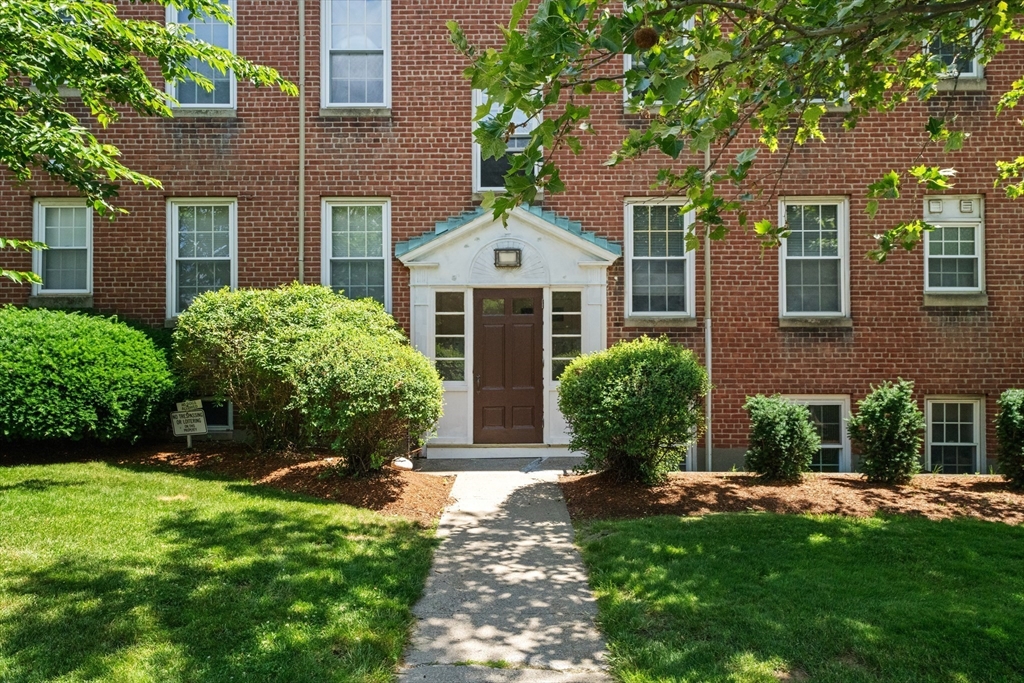 1 Lanark Road #7, Brookline, MA 02445