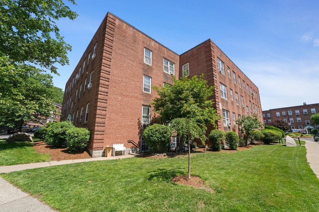 1 Lanark Road #7, Brookline, MA 02445 — photo 2