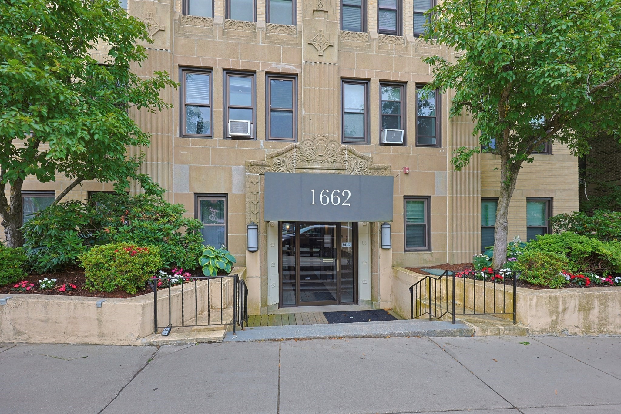 1662 Commonwealth Ave #43 — photo