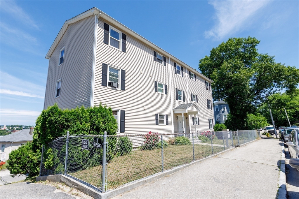 170 Perry Ave #3a — photo