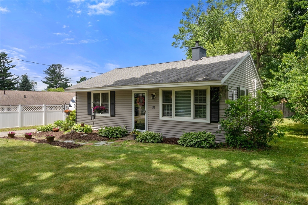 30 Colonial Road, Holden, MA 01520