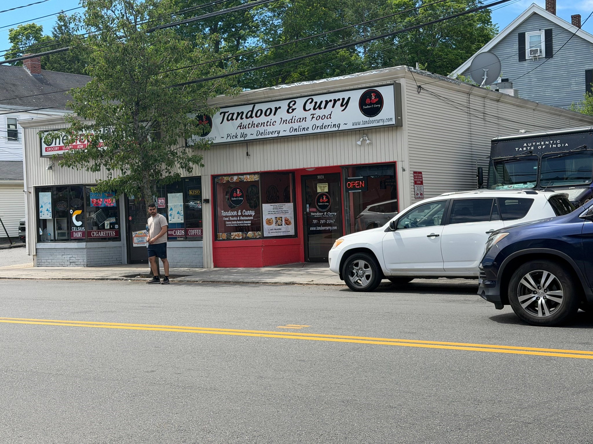 902 Main St — photo