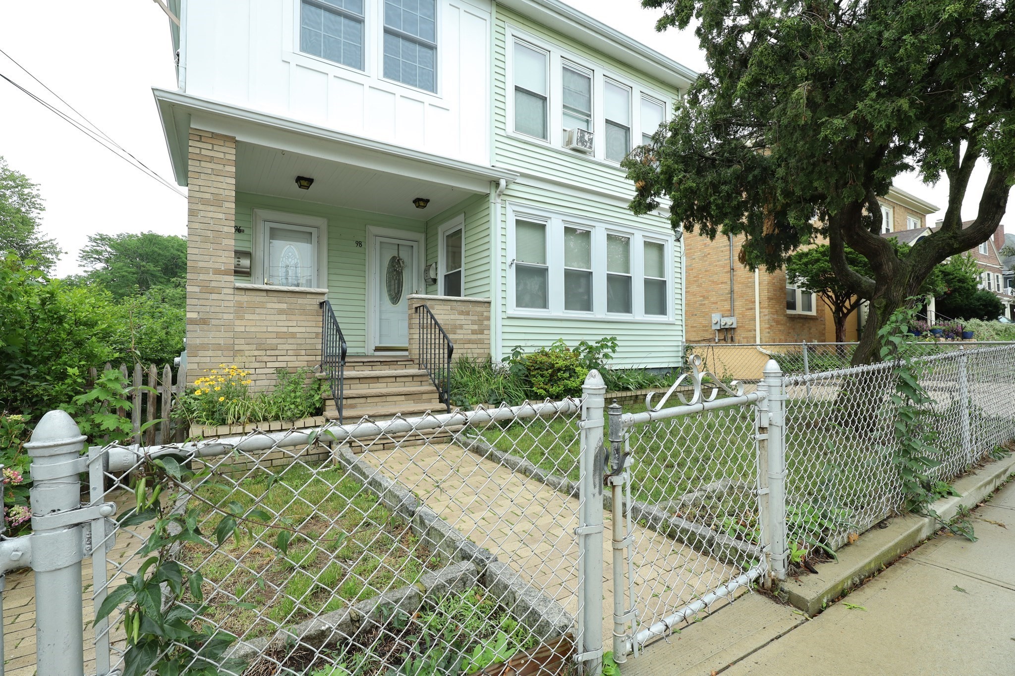 98 Woodside #2 — photo