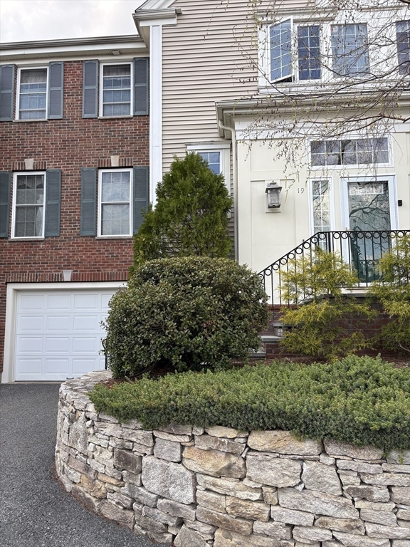 19 Imperial Ct #19 — photo