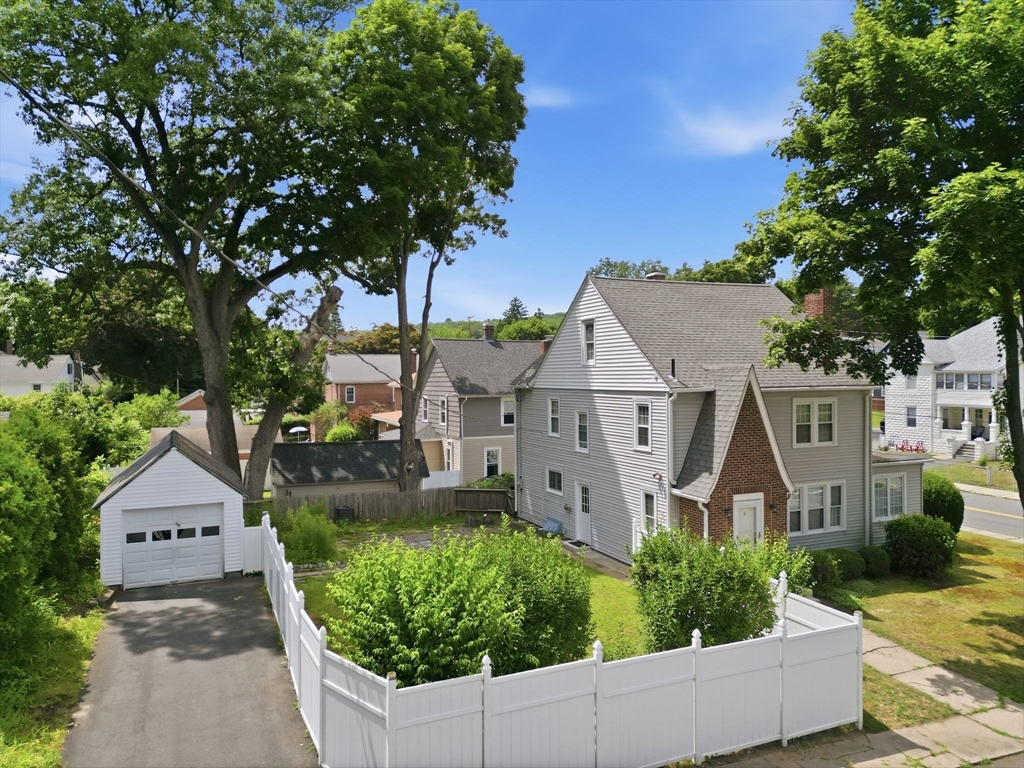 3 Pinehurst Road, Holyoke, MA 01040