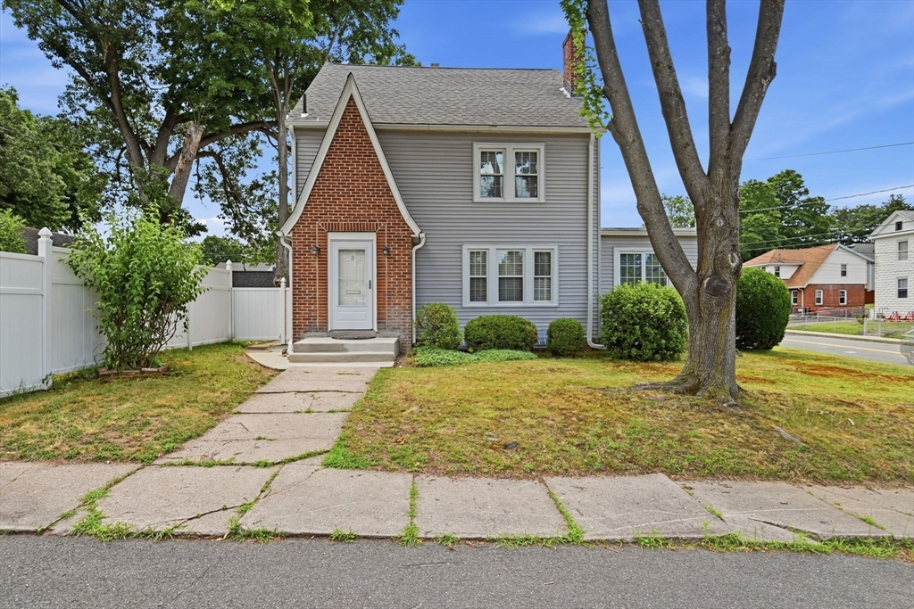 3 Pinehurst Road, Holyoke, MA 01040 — photo 2
