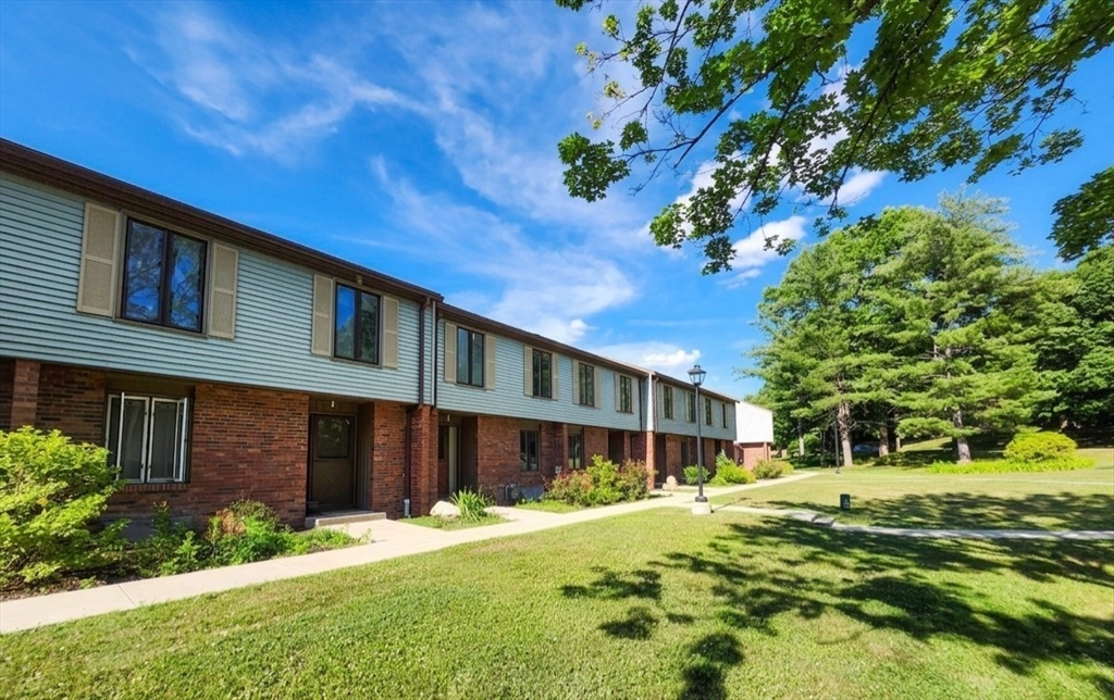 10 Winston Ct # 10 — photo