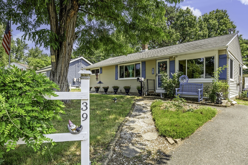 39 Wakefield Street, Springfield, MA 01151