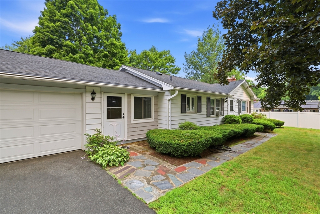 214 Forest Hills Road, Springfield, MA 01128 — photo 2