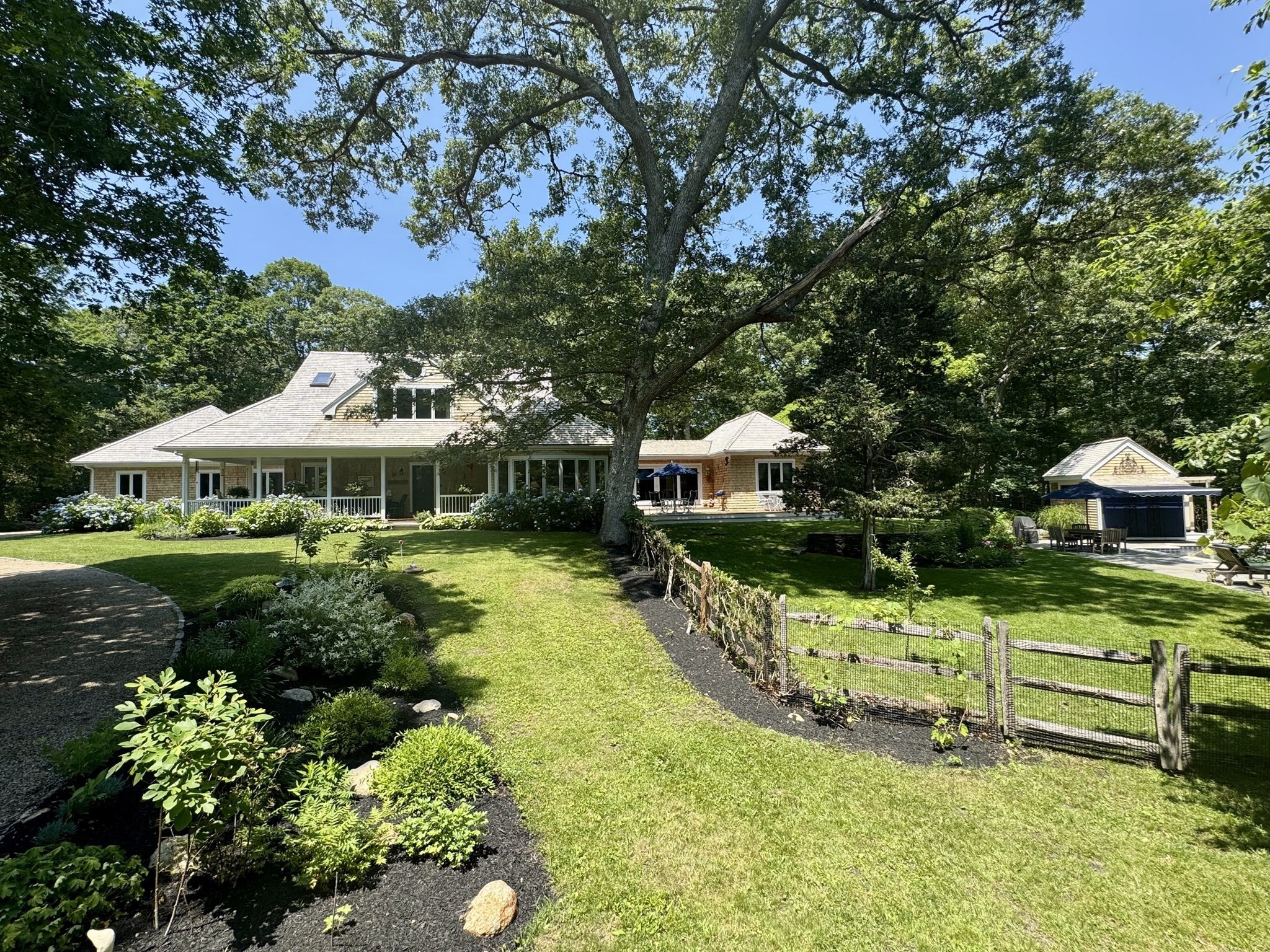 64 Christiantown — photo