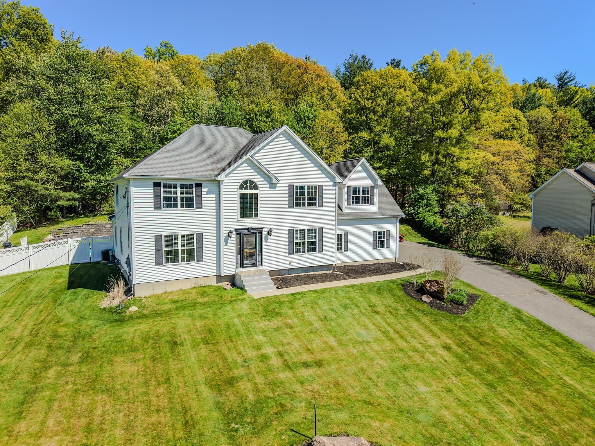 1507 E Mountain Rd — photo