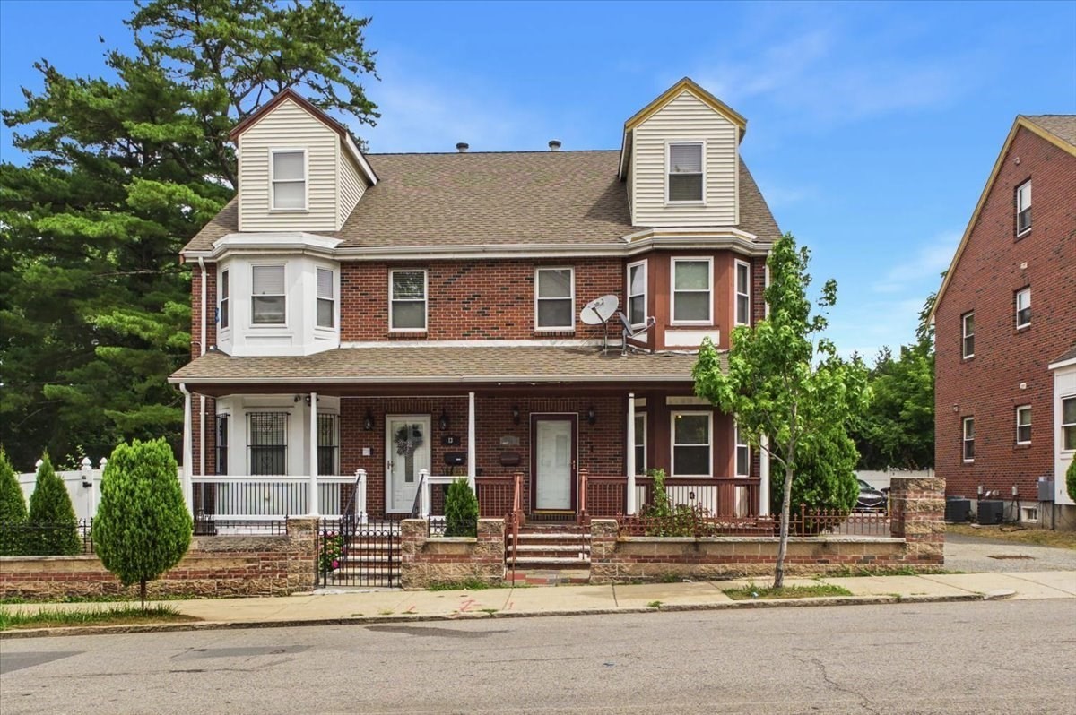 11 Woodrow Ave #11 — photo