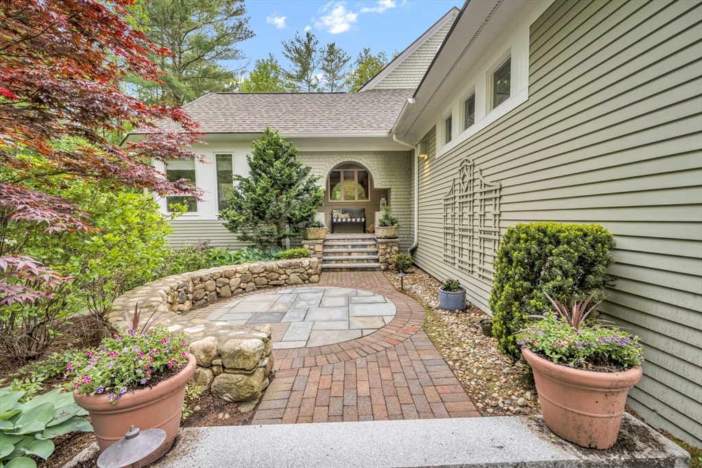 43 Country Club Way — photo