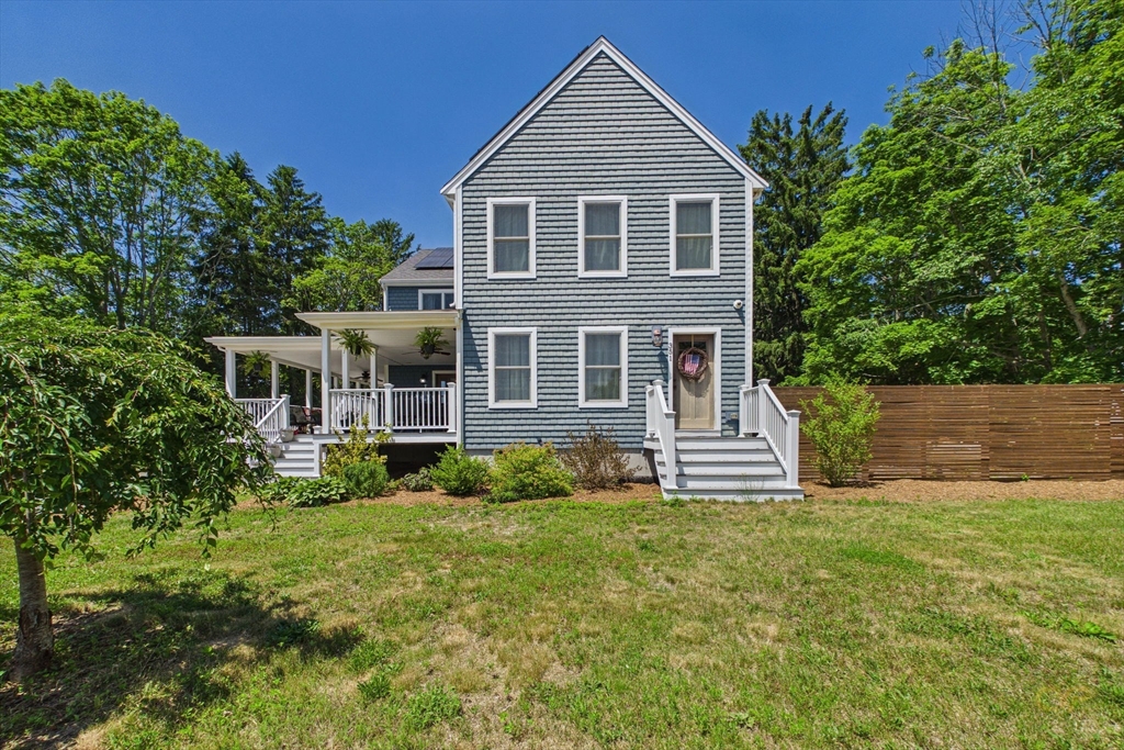 351 County Road, Rochester, MA 02770