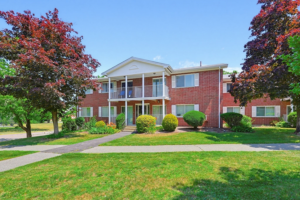 31 Bayberry Dr #4 — photo
