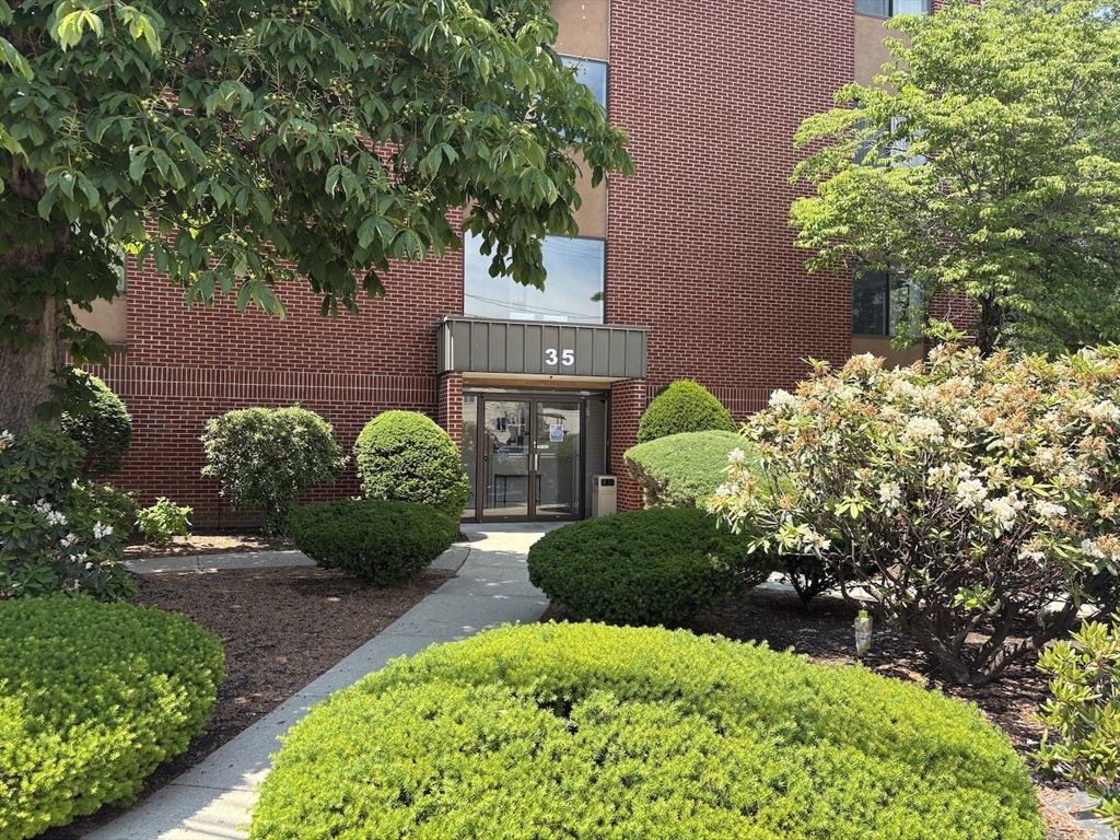 35 Highland Cir # 101 — photo