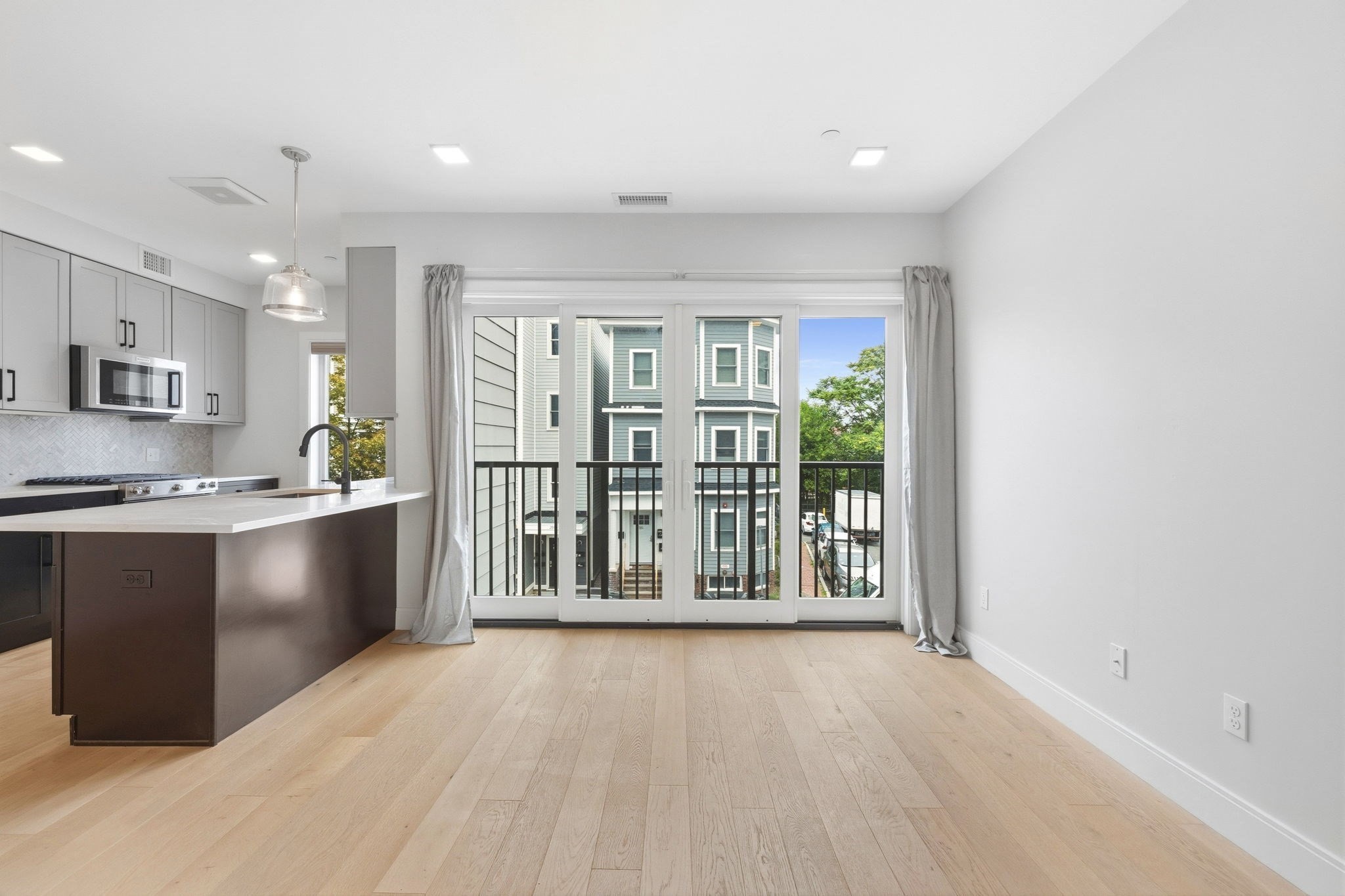 287 Maverick St # U202 — photo