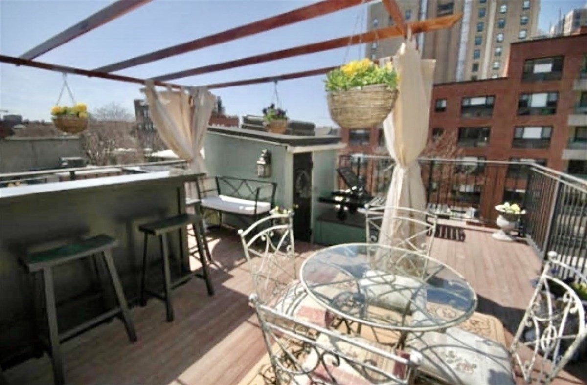 22 Shawmut St Th — photo