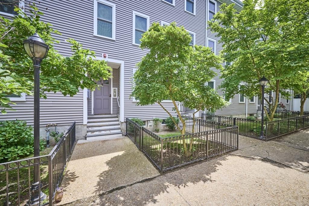 9 Mullins Ct. #D — photo
