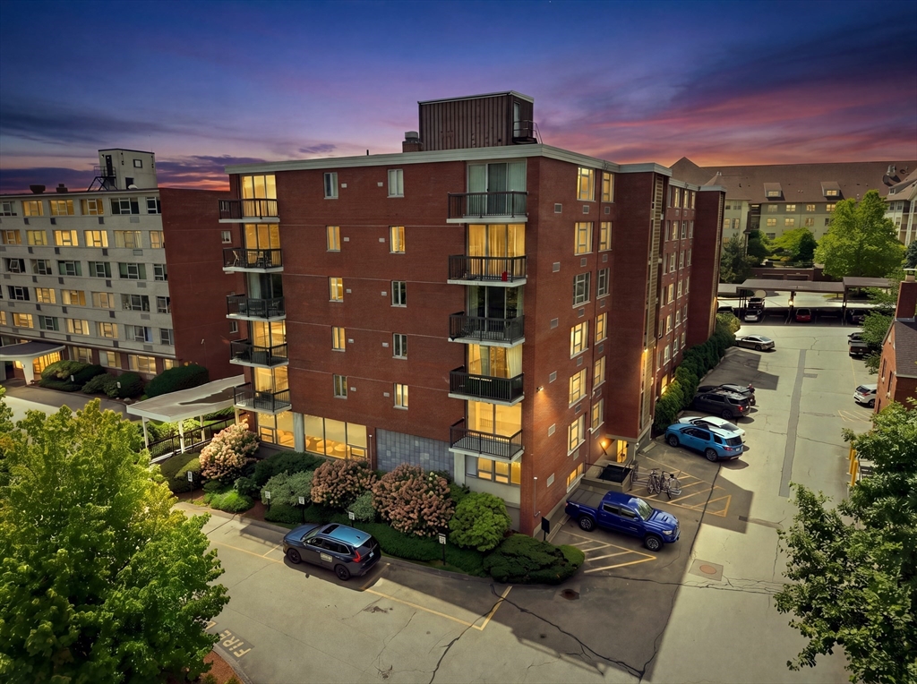 20 Hammond Pond Pkwy #208 — photo