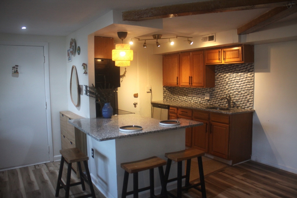 108 Oak Ln #4 — photo