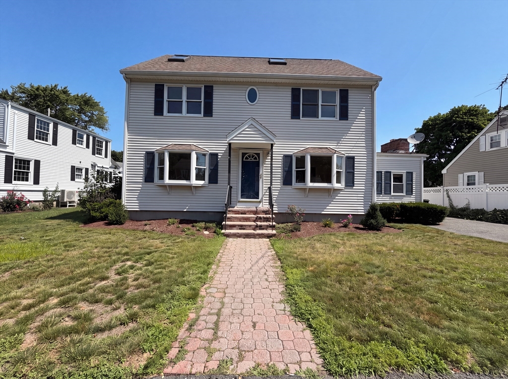 4 Macarthur Cir — photo