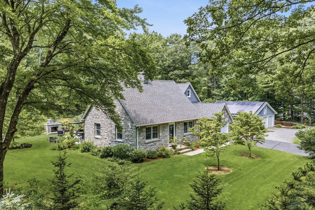33 Rattle Hill Road, Southampton, MA 01073