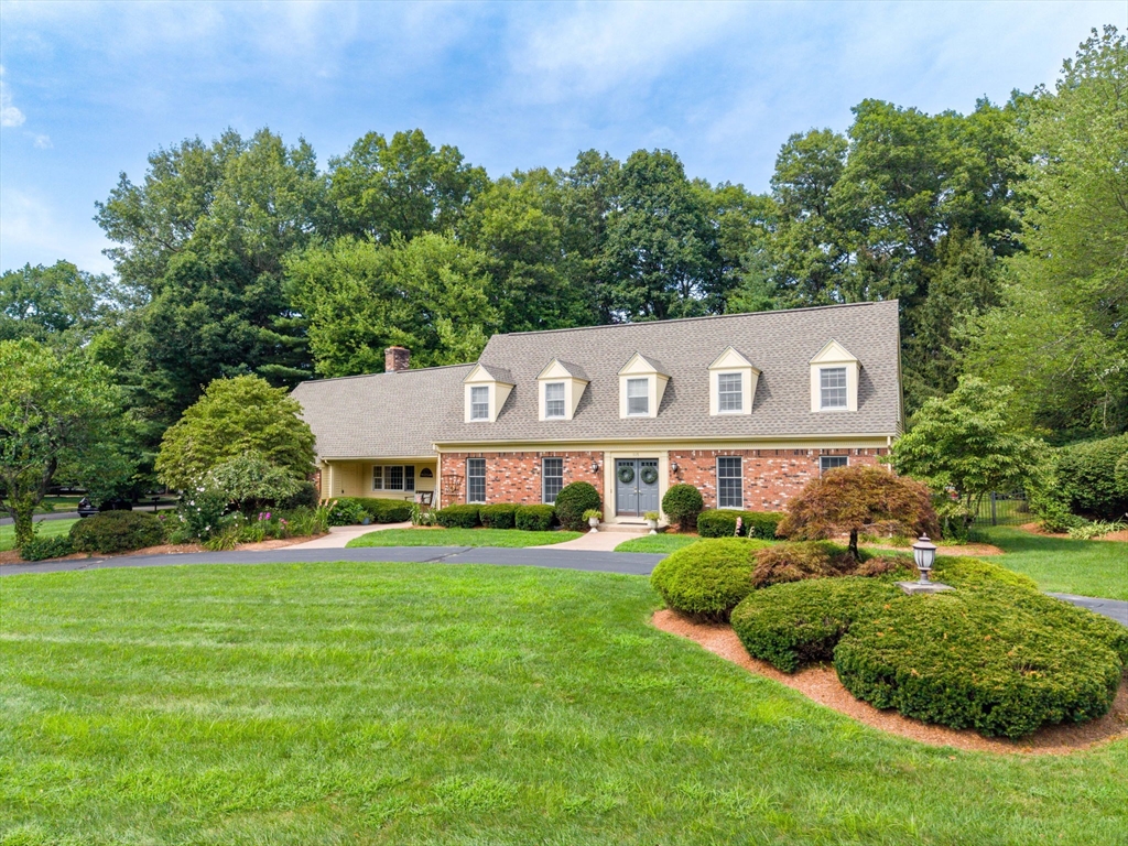 115 Williamsburg Dr — photo