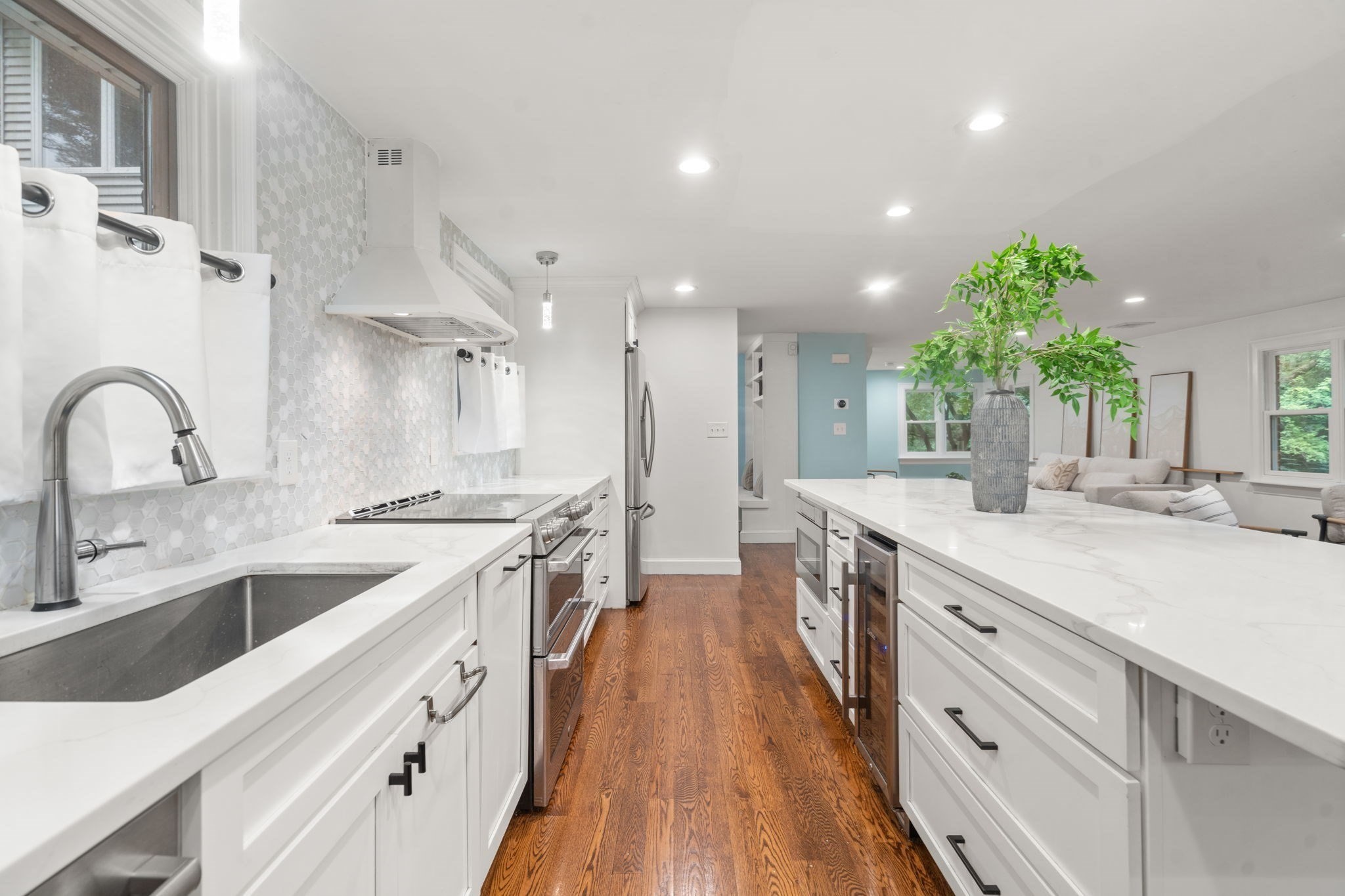 298 Marked Tree Road, Needham, MA 02492 — photo 2