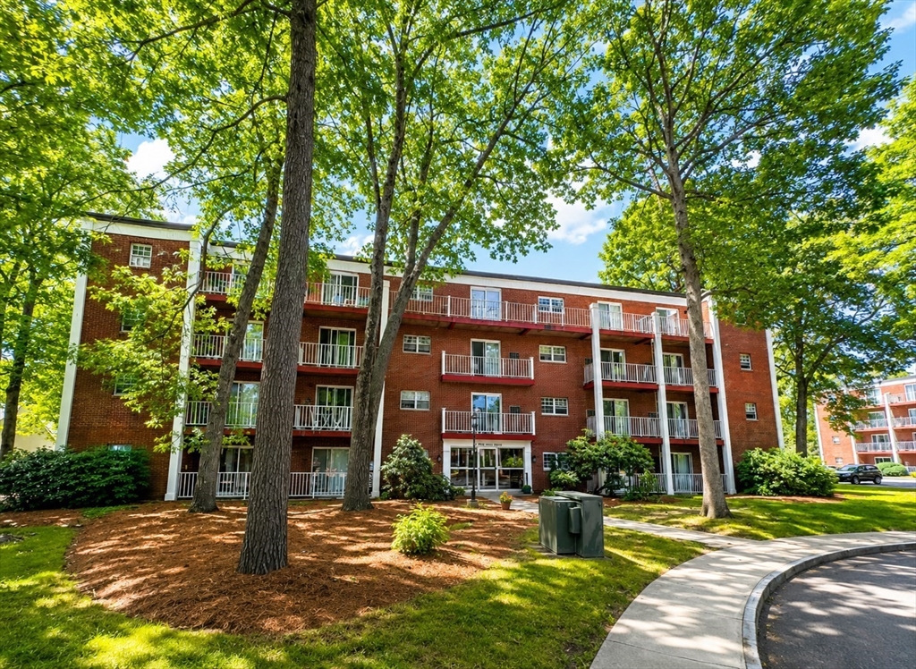 55 Greentree Ln #25 — photo