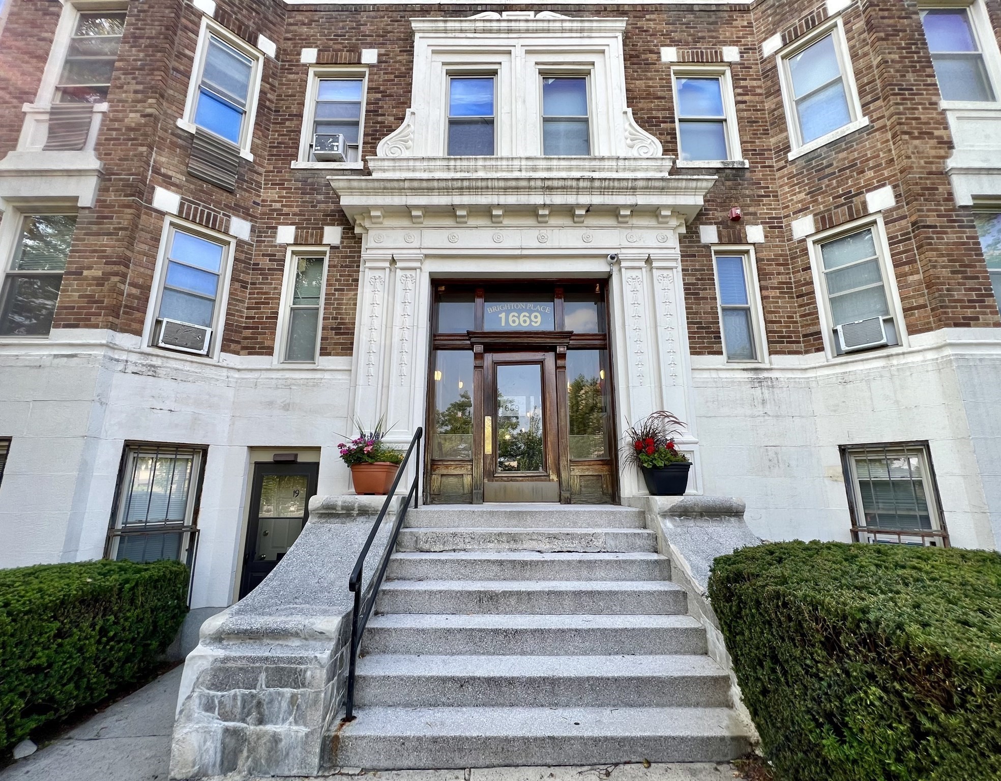 1669 Commonwealth Ave #3 — photo