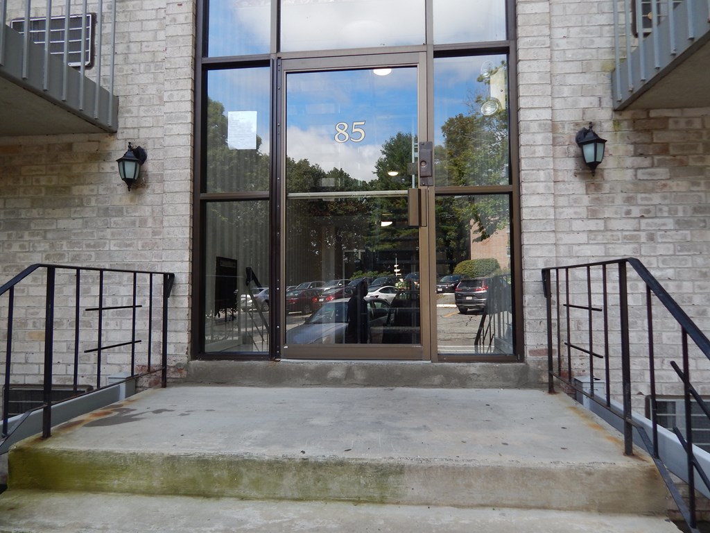 85 Commons Dr #207 — photo