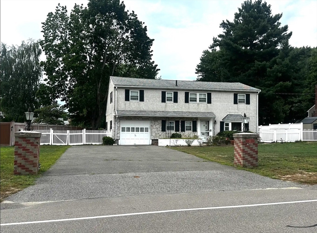 37 Rustcraft Rd — photo